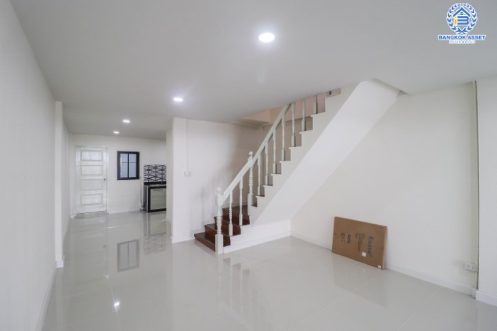 *****ทาวน์เฮ้าส์มือสองนนทบุรี ราคาพิเศษ! ม.เพชรเกษร ติวานนท์45 บ้านสวย พร้อมอยู่ เนื้อที่ 19 ตร.ว. ฟังก์ชั่น 2 ห้องนอน 2 ห้องน้ำ ต่อเติมครัว+โรงรถ มีเคาน์เตอร์ครัว บนทำเลดีที่สุด! เดินทางสะดวก ใกล้เซ็นทรัลรัตนาธิเบศร์ , เอสพลานาด แคราย และรถไฟฟ้าสายสีชมพู สถานีสามัคคี!